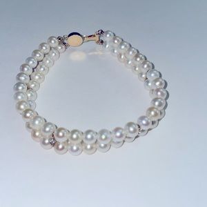 Pearl bracelet with diamonds